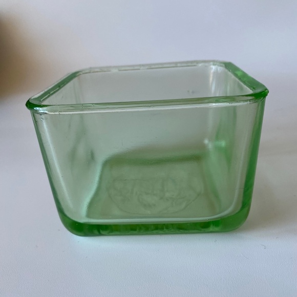 Vintage Uranium Glass Fridge Dish: Green Glass, Glowing - Picture 7 of 11